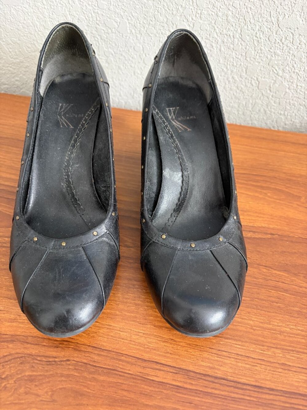 White Mountain Black Leather Wedge Pumps Studded Comfort Heels - Size 6